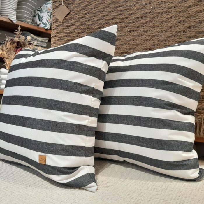 Almohadón Impermeable RAYAS NEGRAS 45x45