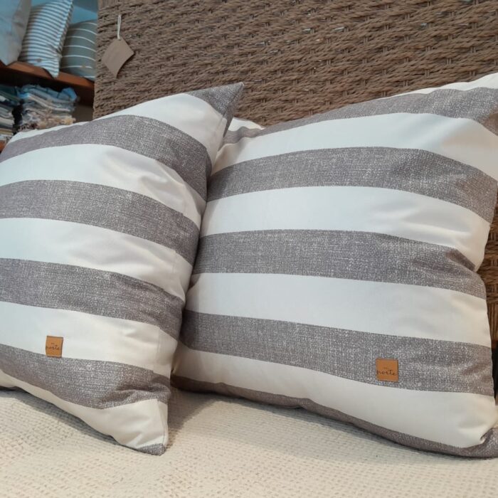 ALMOHADON IMPERMEABLE 50x50