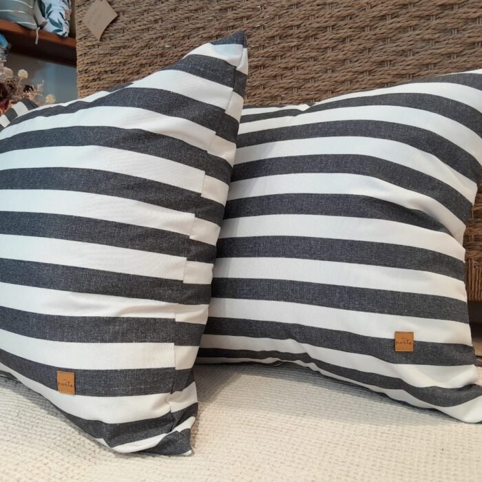 ALMOHADON IMPERMEABLE 50x50