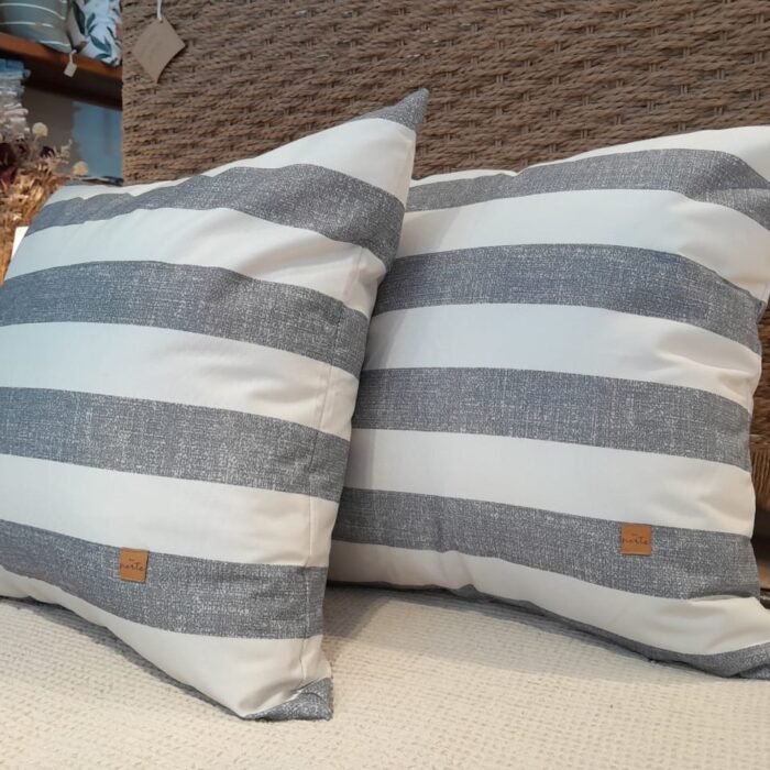 ALMOHADON IMPERMEABLE 50x50