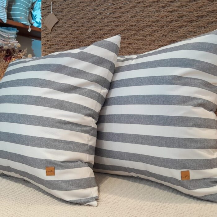 ALMOHADON IMPERMEABLE 50x50