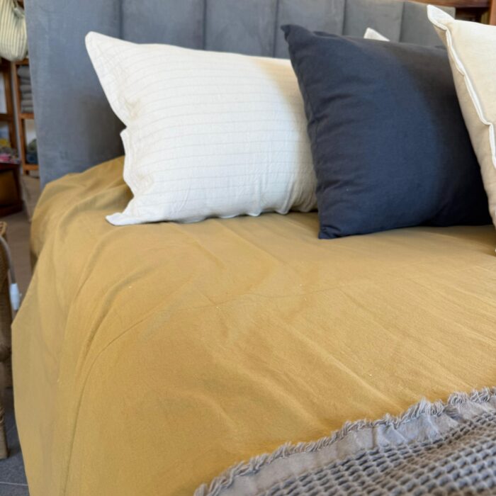 REVERSIBLE LISO AVELLANA / CRUDO CAMA 1,60