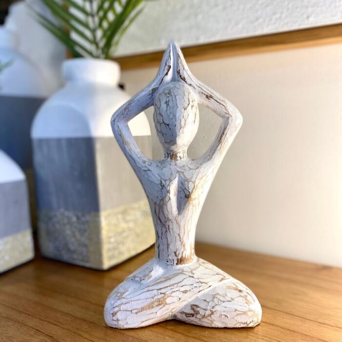Mujer yogui Madera 30 cm