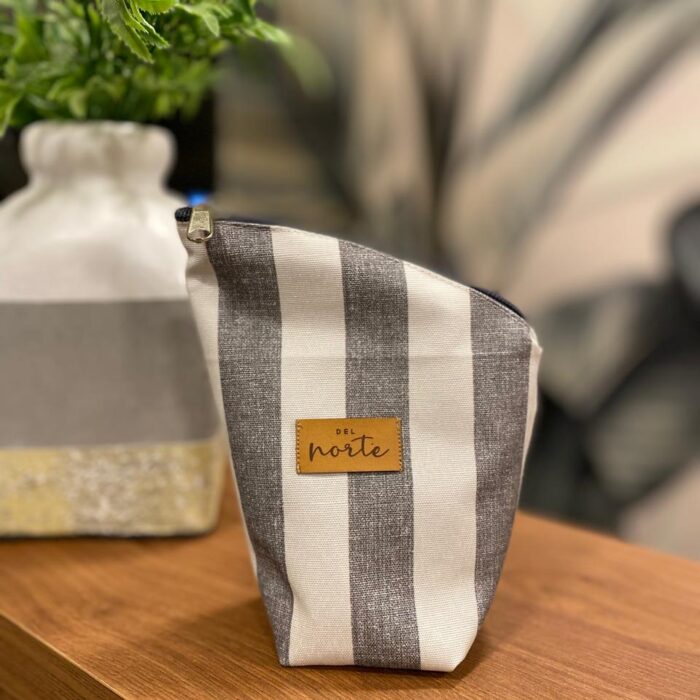 Yerbero impermeable rayas gris