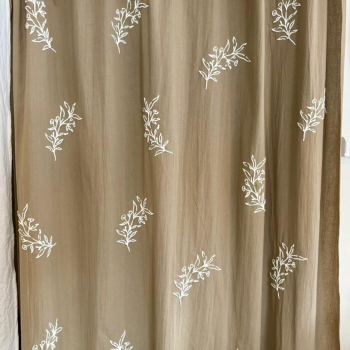 Cortina de Baño Kaki Estamapada con relieve