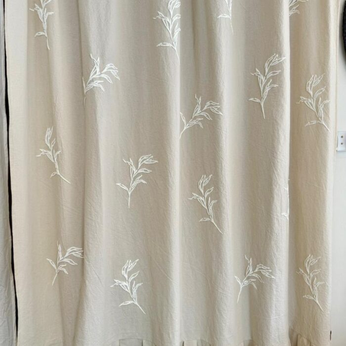 Cortina de Baño Crudo Estamapada con relieve y Vuelos